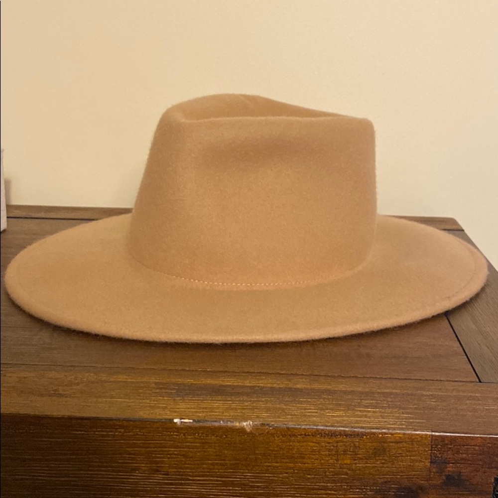 Universal Thread Camel Hat